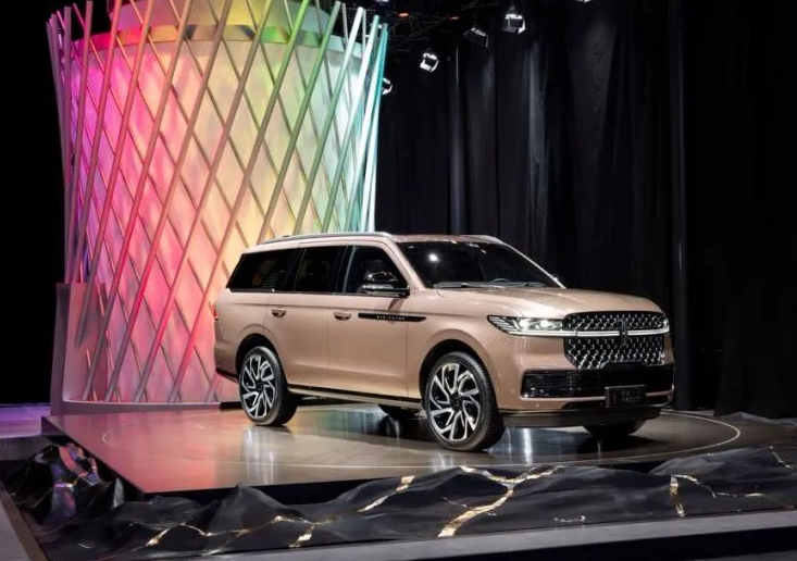 Lincoln Leads in Luxury Car Market Shift
